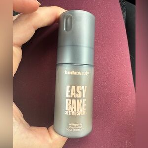 ❤️ 3/$25 Huda Beauty Easy Bake Setting Spray